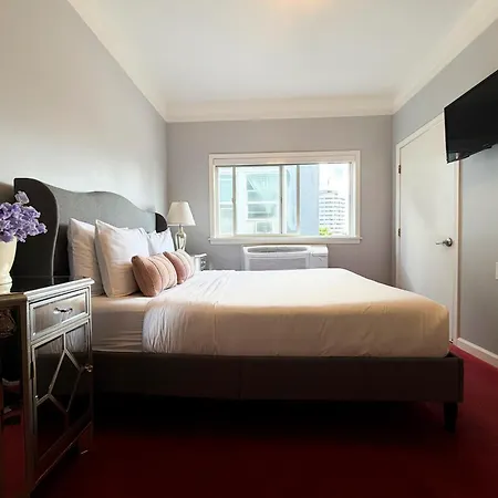 The Hotel Hollywood-2