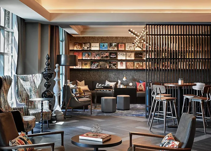 Cheap hotel: Renaissance Los Angeles Airport Hotel