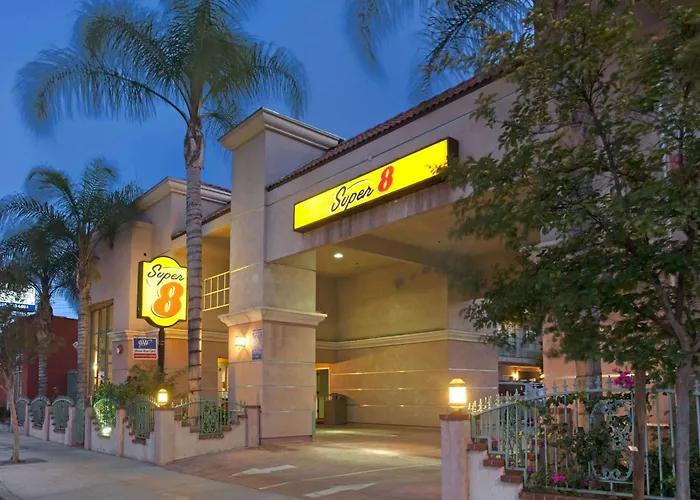 Family Hotel: Super 8 By Wyndham North Hollywood