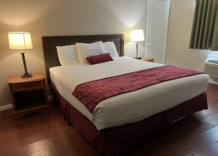 Hometown Inn North Hills